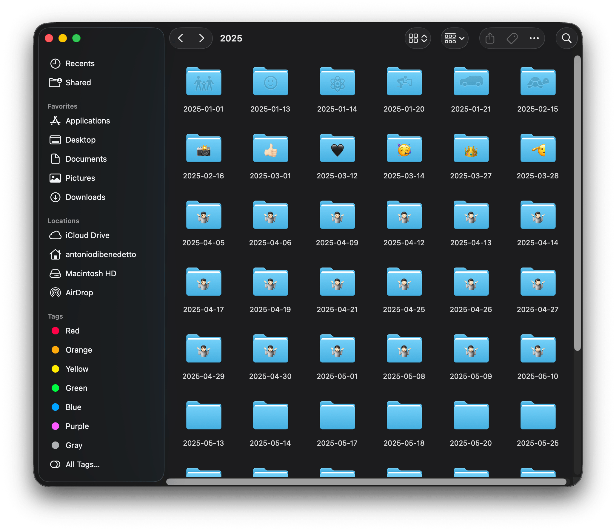 <em>Customized folders with emojis.</em>